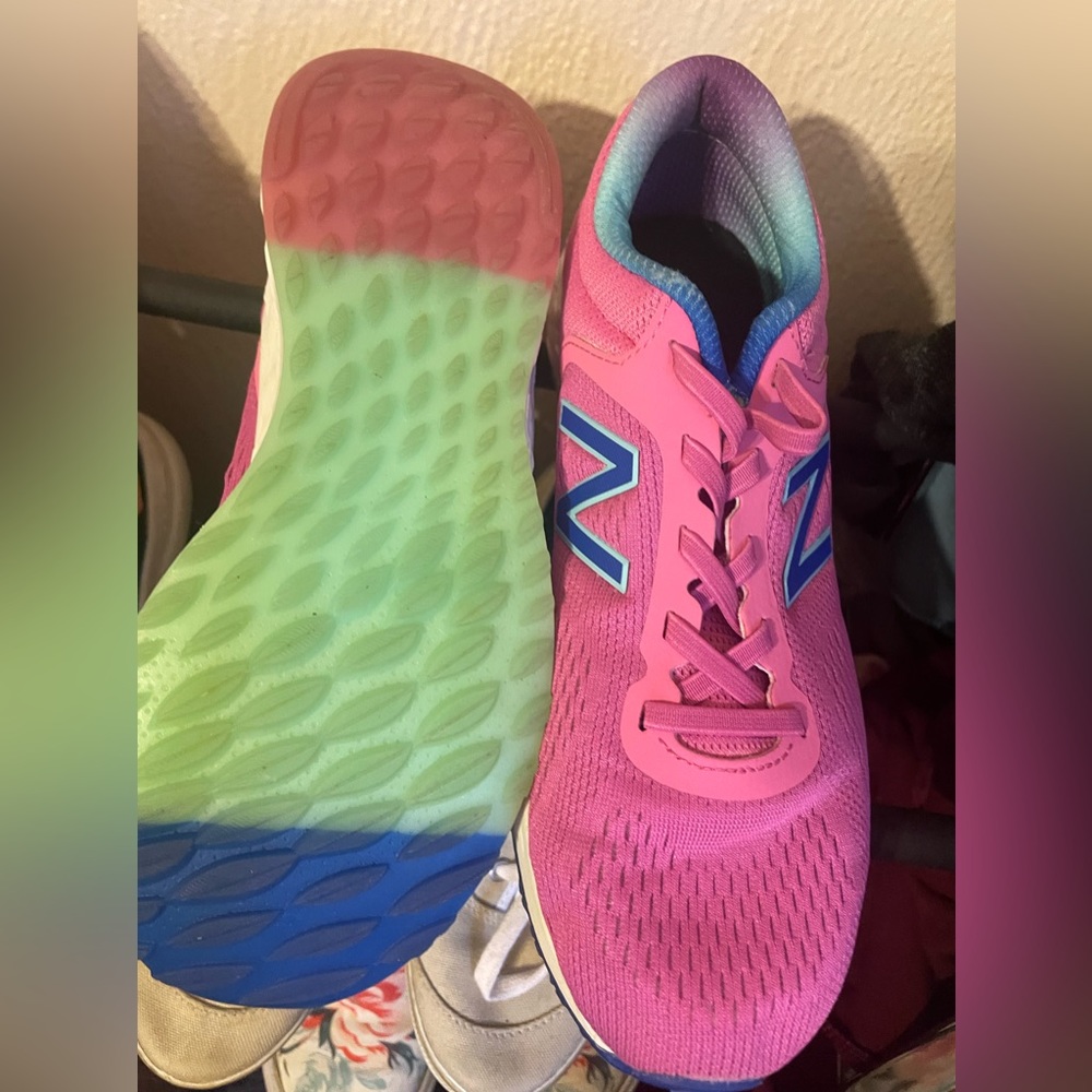 Big Girls Youth New Balance slip on shoes; like new; Youth size 5.5 or Wms 6.5-7